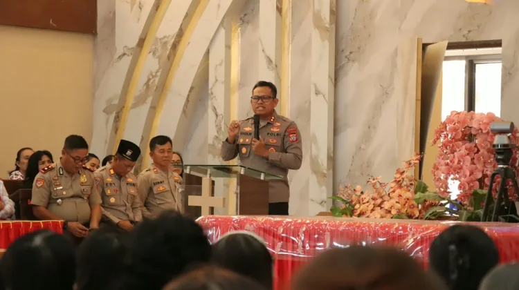 Bersama Warga Gereja Katare Poopo, Kapolres Kotamobagu Sampaikan Pesan Damai