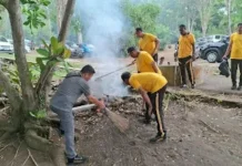 Polres Bitung Bersihkan Pantai Tanjung Ria