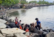 Polresta Manado Gelar Aksi Bersih-bersih Pantai Karangria