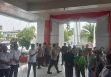 Warga Winebetan Protes Pencopotan Plt Hukum Tua