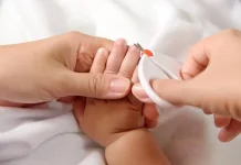 Memotong Kuku Bayi yang Aman
