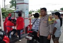 Polsek Pineleng Awasi Penyaluran BBM Bersubsidi di Sejumlah SPBU