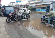 Jalan Rusak Pasar Langowan Dikeluhkan Warga