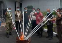 Kejari Minahasa Musnahkan Barang Bukti 14 Perkara Inkracht