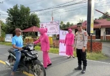 Kapolsek Bolangitang  Pimpin Kegiatan Bagi Tak’jil