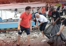 Bersih Bersih Pantai Karang Ria Manado