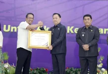 Hadiri Peresmian Posbankum, Senduk Terima Penghargaan dari Menkum RI