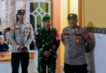 Polri TNI Kawal Sholat Tarawih di Masjid  Lirung