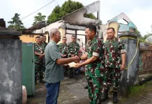 Lanud Sam Ratulangi Berikan Tali Asih kepada Purnawirawan TNI AU Korban Kebakaran