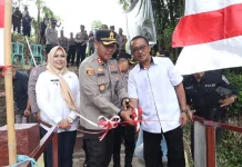 Kapolres Kotamobagu Resmikan Jembatan MOTABI di Kelurahan Biga
