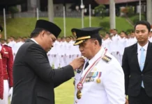 Bupati Minahasa Robby Dondokambey Terima Penghargaan Kartika Pamong Praja Muda