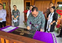 Bupati Robby Dondokambey Resmikan Pastori III GMIM Petra Sawangan