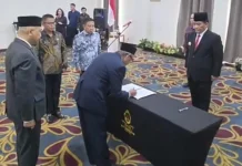 Gubernur Yulius Selvanus Lantik Dua Pejabat Pemprov Sulut di Kotamobagu