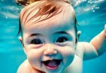 Bayi dan Air: Berenang Membantu Pertumbuhan Motorik Kognitif