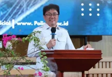 Kuliah Umum di Polimdo, Andrei Angouw Bahas Pengembangan SDM
