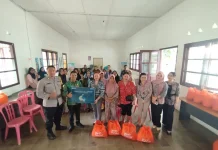 Bhabinkamtibmas dan Lurah Kotamobagu Salurkan Sembako Program BNI Berbagi