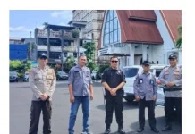 Polisi Polresta Manado  Hadir Jaga Ibadah Hari  Minggu