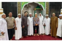 Kapolsek Wenang Gelar Kultum dan Perkenalan di Masjid Al-Masyhur