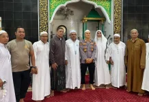 Kapolsek Wenang Perkuat Silaturahmi dengan Masyarakat di Masjid Al-Masyhur