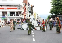 Kirab dan Display Drumband “Gita Dirgantara” Taruna AAU Pukau Masyarakat Manado
