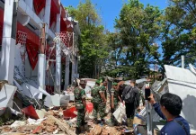 Prajurit Kodam  Merdeka Sigap Tangani Dampak Gempa M 7,6 di Sulut