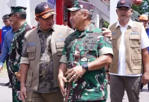 Pangdam Merdeka Dampingi Kepala BNPB RI Kunjungi GOR KONI Sulut dan Korban Gempa