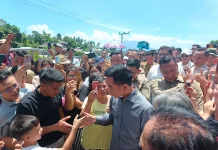 Hangatnya Sambutan Warga Rumengkor saat Wapres Gibran Kunjungi Gereja Katolik