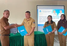 Kadis Dukcapil -KB Sulut Serahkan 3 SK Plt: Jaga Amanah & Profesional