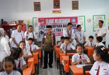 Mendikdasmen Tinjau SDN Ampreng di Tondano, Bupati Minahasa Dampingi