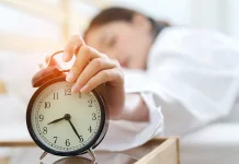 Sering Menunda Alarm, Tubuh Justru Makin Lelah