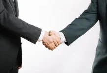 Jabat Tangan, Isyarat Damai sejak Zaman Kuno