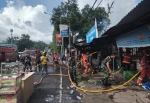 Respon Cepat Anggota Kodaeral VIII Padamkan Kebakaran