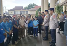 Puluhan Massa KNPI Sulut Demo di Polda, Desak Investigasi Dugaan Korupsi di Unsrat