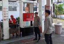 Polsek Wanea Tertibkan Antrean Solar di SPBU, Lalu Lintas Kondusif