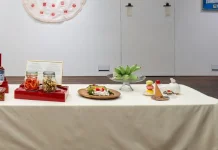 Seni Disajikan Seperti Menu Makanan