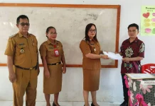 Camat Tombariri Buka UAS di SMP Negeri 5 SATAP Tombariri