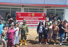 Warga dan TNI Gotong Royong Rampungkan Gerai Koperasi Desa Merah Putih Kamanga Dua