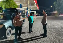Kapolsek Tikala Pimpin Langsung Pemantauan Antrian BBM di SPBU Dendengan