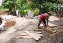 Babinsa Bantu Pengerjaan, Progres Jembatan Garuda di Wioi Dua Capai 91,50 Persen