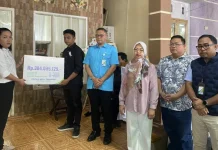 BPJS Ketenagakerjaan Serahkan Santunan Korban Kebakaran Mega Mall