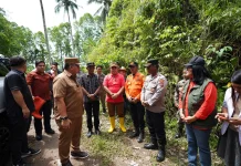 Duka dan Harapan di Posko Kayuuwi, Bupati Robby Pantau Langsung Pencarian Anak