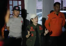 Wabup Vanda Pantau Pencarian Ade Queentania di Air Terjun Paris Kayuuwi