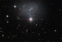 Hubble Tangkap Galaksi Kerdil ESO 490-017 di Rasi Bintang Canis Major