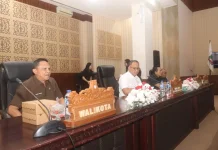 Roring Hadiri Rapat Paripurna DPRD Tomohon Bahas Pergantian Pimpinan DPRD