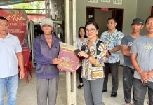 Dinsos Sulut Salurkan Bantuan Bagi Korban Puting Beliung