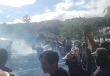 Rumah Warga di Wulurmaatus Ludes Terbakar, Babinsa dan Warga Bergerak Padamkan Api
