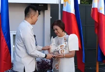 Kanwil Ditjenim Sulut Terima Penghargaan dari Konjen Filipina