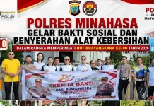 Sambut HUT Bhayangkara, Polres Minahasa Bersihkan Gereja dan Masjid
