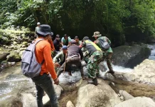 Perintah Danrem, Personil Kodim Bolmong Evakuasi Warga Hilang di Hutan Mintu
