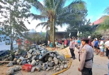 Gudang Ban Bekas di Paniki Dua Terbakar, Polsek Mapanget Bergerak Cepat